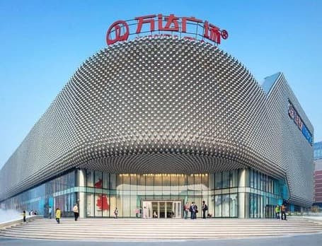 王健林再被限高，万达加速出售资产背后债务压力持续